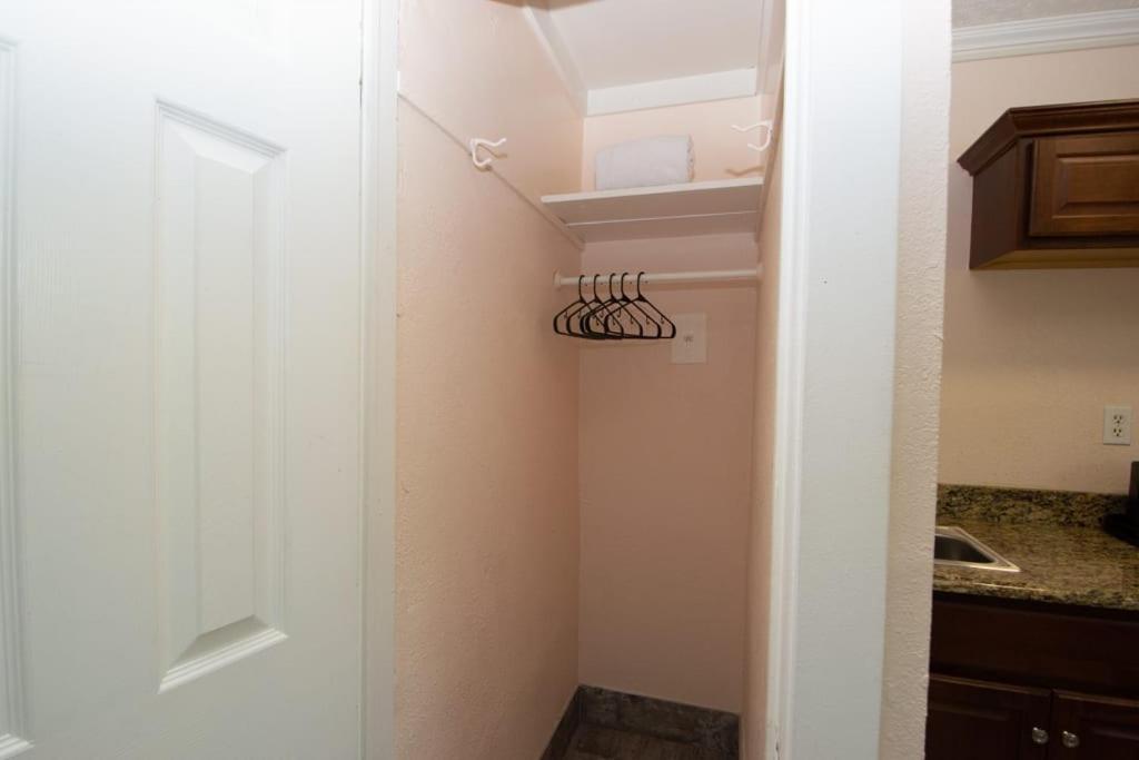 Located By The Beach 1 Bedroom With Parking And Pool Clearwater Zewnętrze zdjęcie